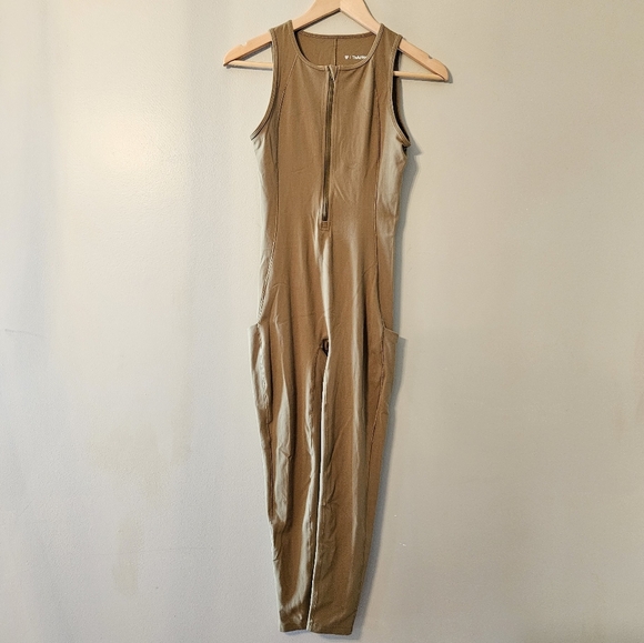 Aritzia TNA Action TnaBREATHET lcon Jumpsuit In Ravine Green Size Small. - Picture 10 of 16